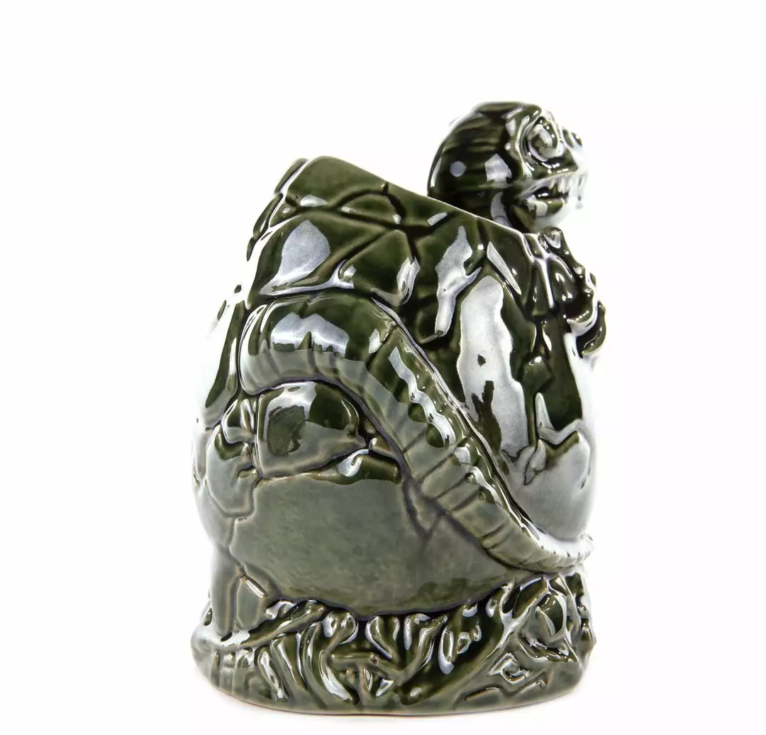 Mondo Jurassic Park – Baby Raptor Tiki Mug (Isla Nublar Variant) 4 Mondo Jurassic Park – Baby Raptor Tiki Mug (Isla Nublar Variant)