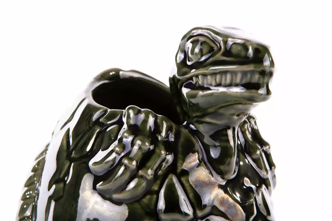 Mondo Jurassic Park – Baby Raptor Tiki Mug (Isla Nublar Variant) 16 Mondo Jurassic Park – Baby Raptor Tiki Mug (Isla Nublar Variant)