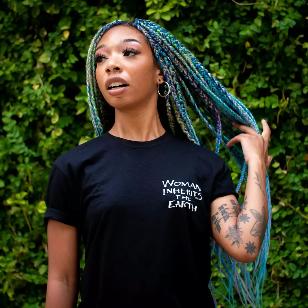 Leslie Herman Jurassic Park: Woman Inherits The Earth T-Shirt Apparel 2 Leslie Herman Jurassic Park: Woman Inherits The Earth T-Shirt Apparel